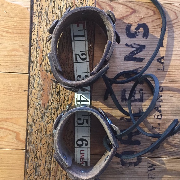 Upcycled leather cuff - Picture 7 of 8